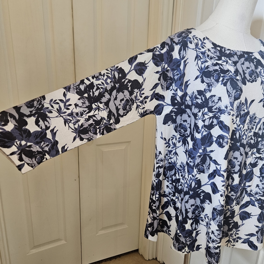 NWT Nally & Millie Floral Knit Top – Size Small NWT - Picture 4 of 12